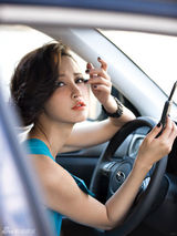 组图：张歆艺夏日写真 豹纹长裙尽显狂野好身材