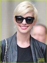 组图：安妮海瑟薇金发造型曝光 乖乖女变潮女