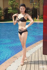 组图：中华小姐泳装照拍摄 选手血糖过低险晕倒