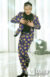 组图：CNBLUE录《The Show》 ToHeart表现抢眼