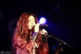 组图：朱婧摇滚范儿开唱 献唱新专辑歌曲