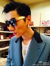 组图：李敏镐张亮再撞衫 大长腿男神引粉丝花痴