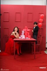 组图：刘心悠花仙子造型拍广告显高贵优雅