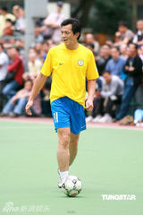 幻灯图：郭富城黄日华陈百祥等举行球赛纪念尹志强