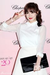 组图：少时Tiffany红唇白裙迷人 宋茜性感干练