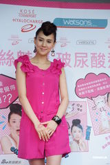 组图：朱芯仪产后复出 着桃红色洋装代言吸金