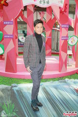 组图：马国明笑看与佘诗曼绯闻 感情事随缘