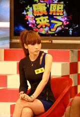 高清组图：柳岩“卸妆”掀刘海 冒犯刘德华惊小S