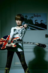 组图：谢楠写真绽放野性魅力 展现别样摇滚风情