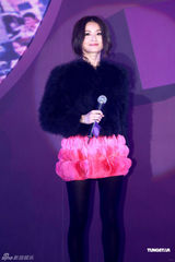 组图：金贤重香港获大奖 阿SA无缘和男友过圣诞