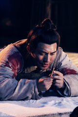 组图：《倾世皇妃》虐心戏码 严宽被俘沦为阶下囚