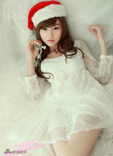 幻灯图集：小龙女彤彤化身圣诞宝贝 秀蕾丝装