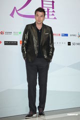 组图：温升豪放话等隋棠擦背 不介意与阿Ken舌吻