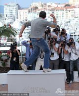 高清组图：《吾栖之肤》亮相 班德拉斯上窜下跳