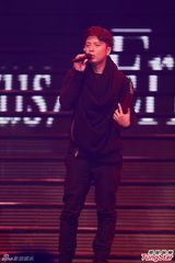 组图：陈奕迅第10次拿奖无趣 何韵诗力压容祖儿