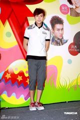 幻灯图：陈伟霆力挺Baby没有隆胸 透露新片会演男妓