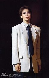 组图：天海佑希46岁生日 宝冢男角剧照大放送