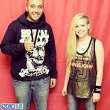 组图：艾薇儿被批粉丝合影不让碰 蕾哈娜随便摸