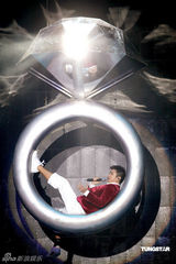 林海峰澳门演出观众火爆 脱口秀不忘打趣老板林建岳 