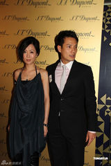 组图：李玟与未婚夫携手亮相 出席活动秀恩爱