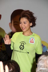 组图：郑欣宜泪悼邓光荣 否认曾因郑少秋关系恶化