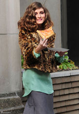 组图：纽约名媛奥利维亚-巴勒莫街拍高跟鞋抢眼