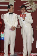 组图：张晨光郝平《大当家》发布会上演抢媳