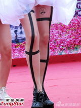 组图：王心凌穿白色薄纱裙演绎丝袜诱惑