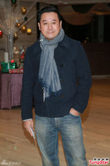 组图：胡杏儿钟嘉欣着古装贺杨潮凯江叮叮婚礼