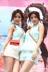 组图：BY2为新EP和写真造势 超短裙秀美腿