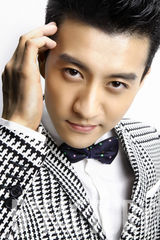 组图：高仁全新造型曝光 黑白格子诠释英伦风