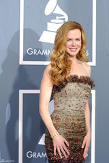 高清图：格莱美红毯 妮可-基德曼撩动发髻妩媚动人