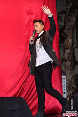 组图：韦礼安新专辑遇瓶颈 生日得内衣蛋糕醒脑