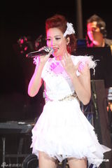 组图：A-Lin台北连唱两晚 挑战六位天后金曲