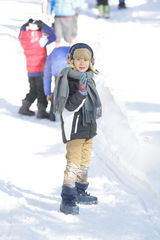 组图：《爸爸》爸爸们全副武装 冰天雪地劈木头