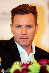 组图：英国男星伊万-麦格雷戈访韩出席新闻发布会