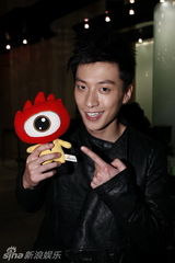 组图：马俪文《巨额交易》开机 韩彩英首演中国电影