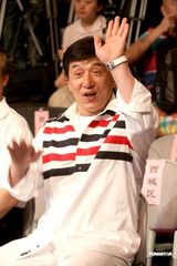 组图：200明星高歌《北京祝福你》 成龙坐镇指挥