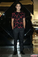 组图：林依晨透明皮裙亮相 豹纹上衣抢镜