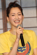 组图：绫濑遥出席电影《萤之光》之干物女首映礼