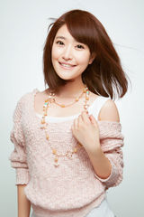 组图：徐子淳发最新写真 香草美人温婉清新