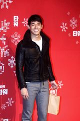 高清组图：韩片《巨塔》VIP首映举行群星捧场