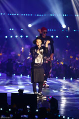 独家高清：GD胜利EXO等唱响StayG演唱会