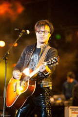 组图：汪峰成都激情开唱 歌迷起哄喊章子怡