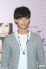 组图：舞台剧《Love Novels》首演 陈嘉宝到场支持