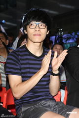 组图：卢广仲打鼓处女秀 入伍前赶推新专辑