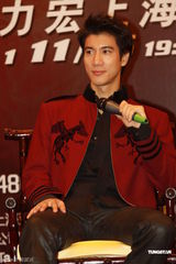 组图：王力宏出席2011上海演唱会发布会
