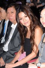 幻灯：林峰演唱会首场落幕 陈慧琳助阵牵手合唱