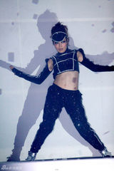 组图：容祖儿尾场演唱会性感热舞 动作狂野令人窒息 