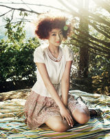 高清组图：韩星徐孝琳写真春意盎然爆炸头俏皮